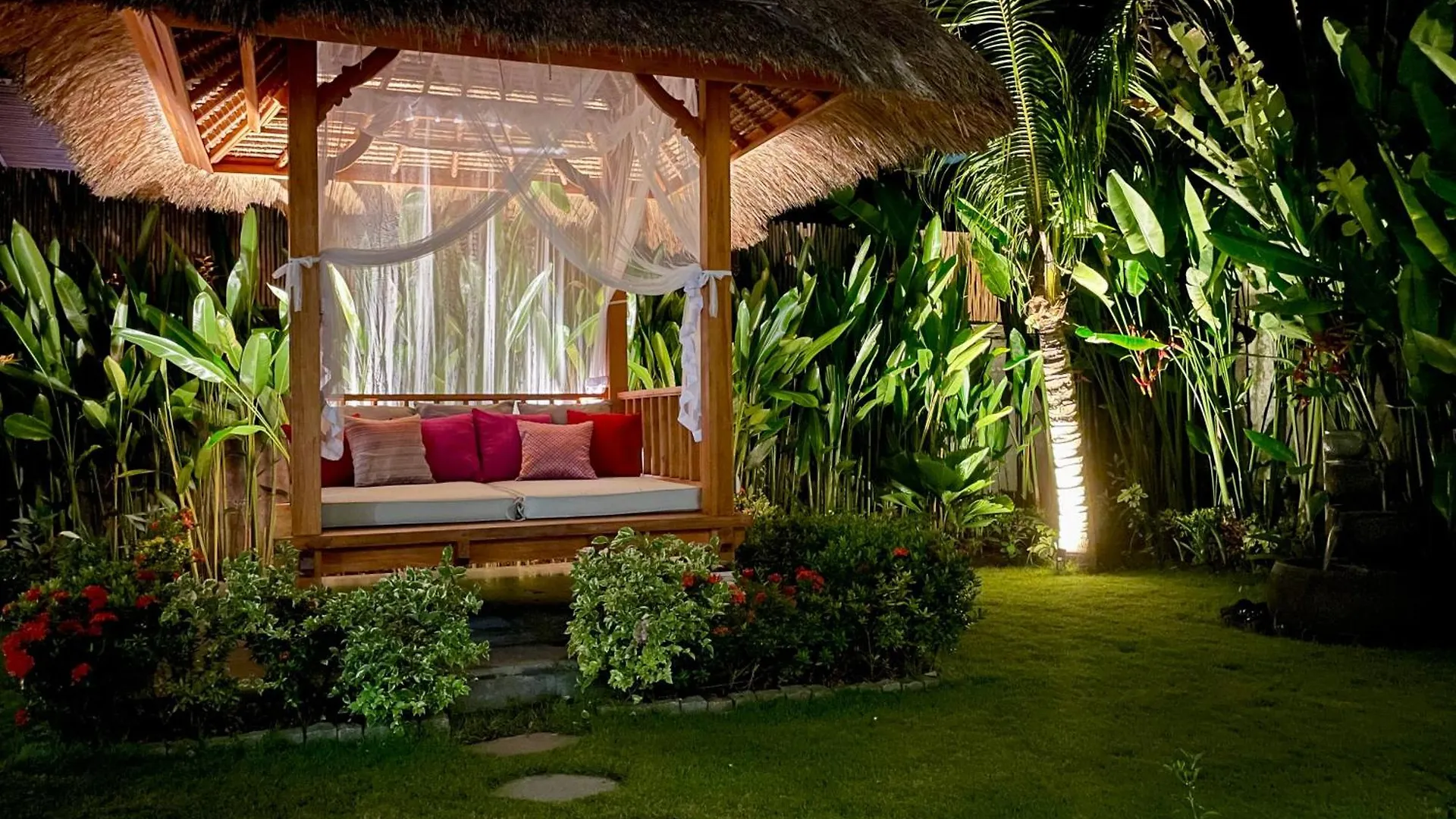 Villa Merah Nusa Dua
