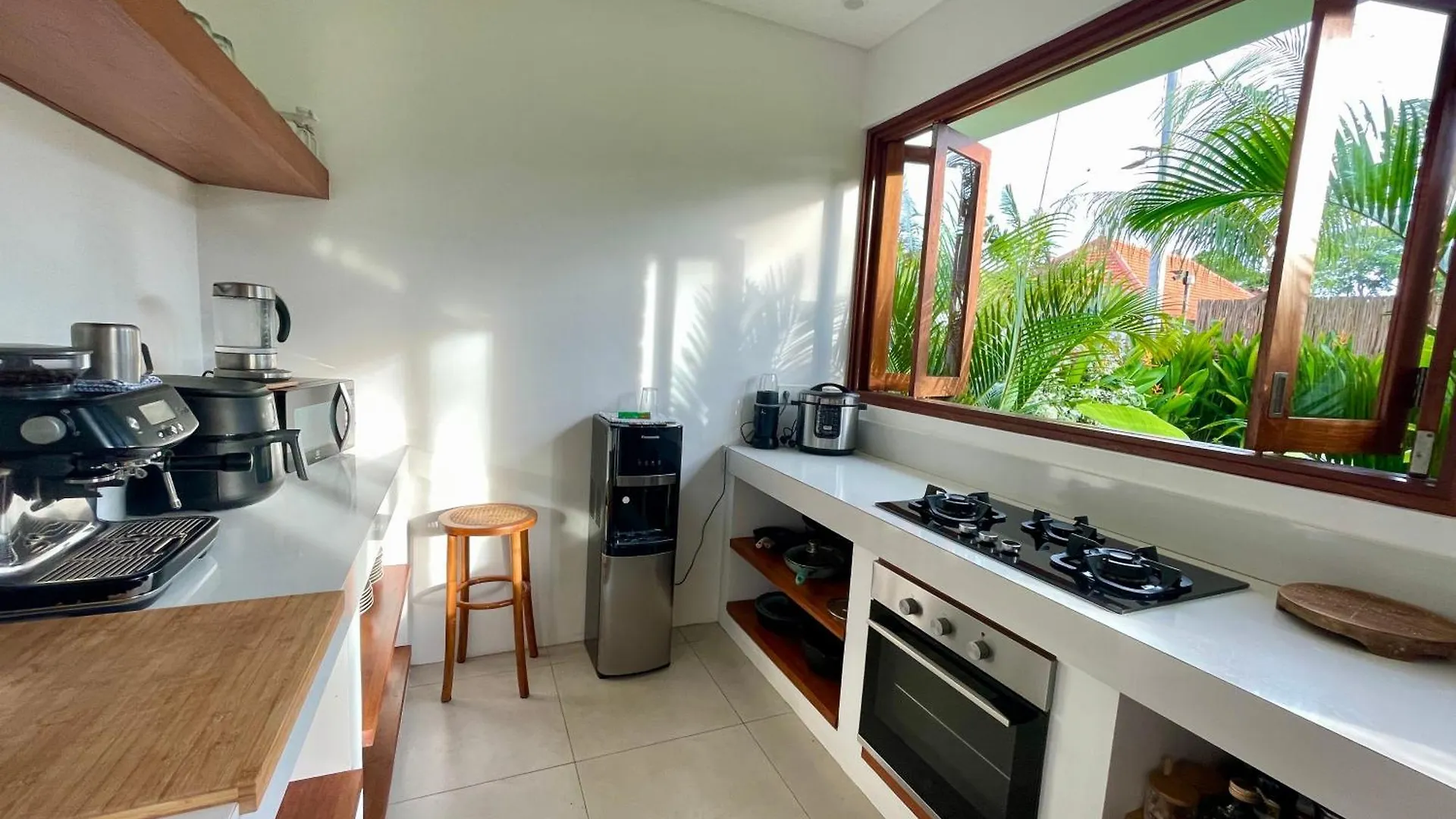 Villa Merah Nusa Dua