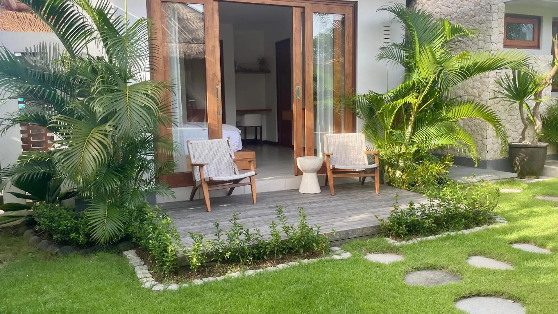 Villa Merah Nusa Dua