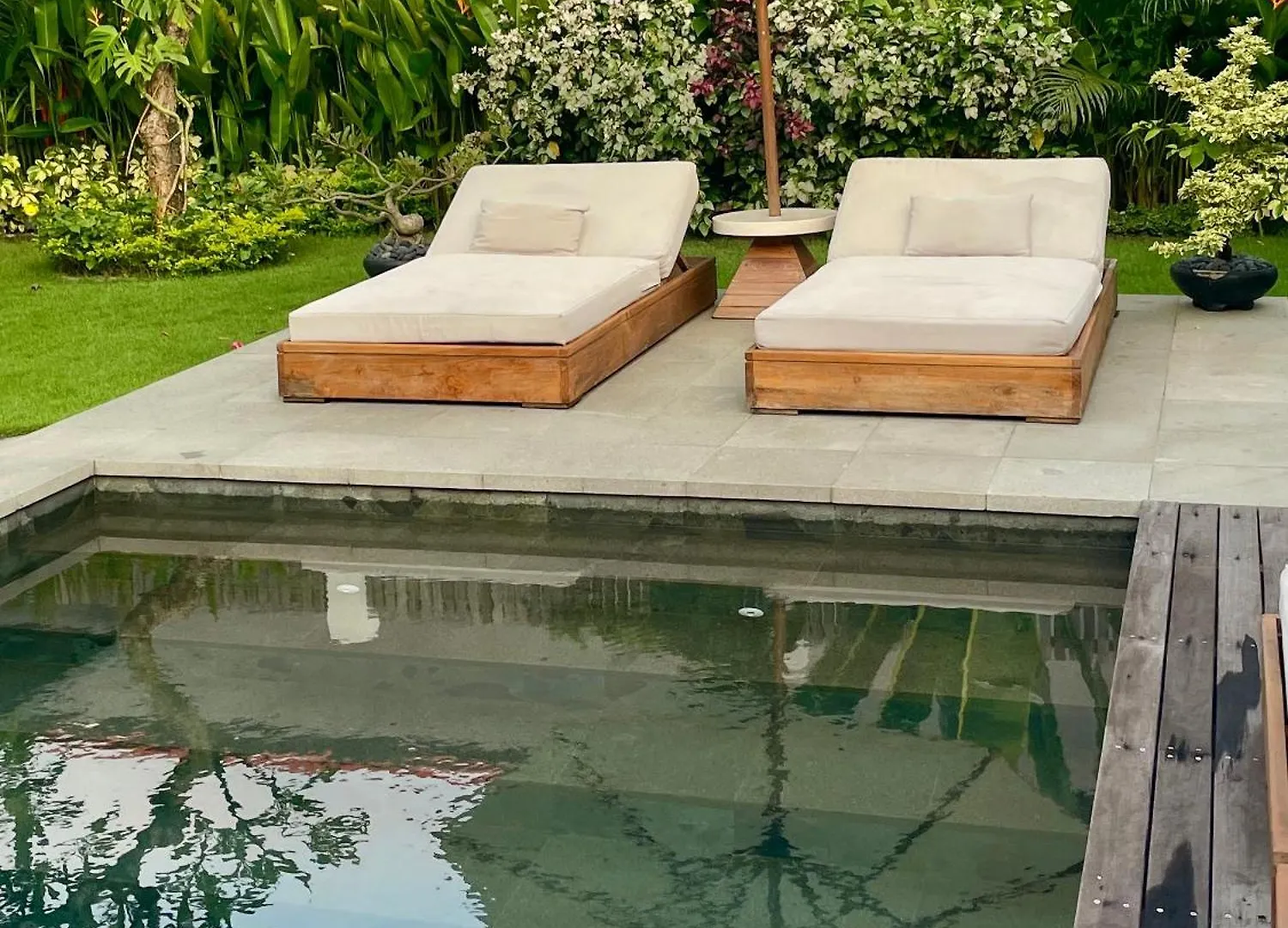 Villa Merah Nusa Dua
